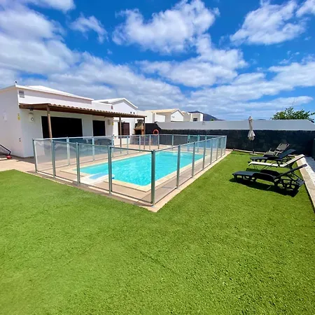Villa Abuelo Paco - Private Heated Pool Playa Blanca (Lanzarote)